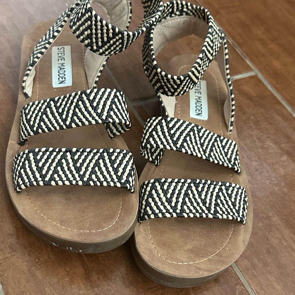 Steve Madden Sandals  W5